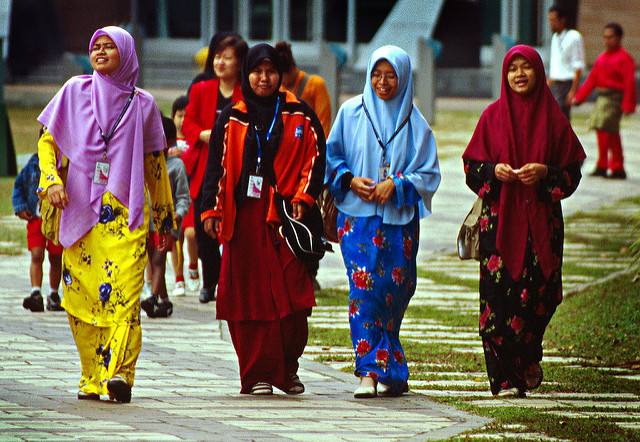 حجاب-در-مالزی-باجوکورونگ-hi-hijab.com